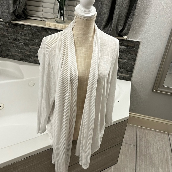 Elegant White Women's Cardigan 3X - Picture 2 of 8